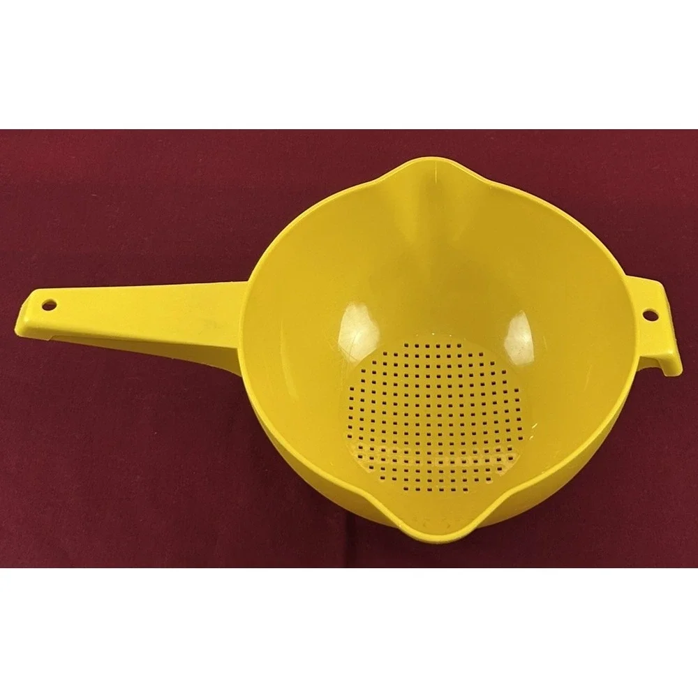 VTG Tupperware Yellow 2 Qt Colander Strainer #1523-1 Handle Double Spouts USA